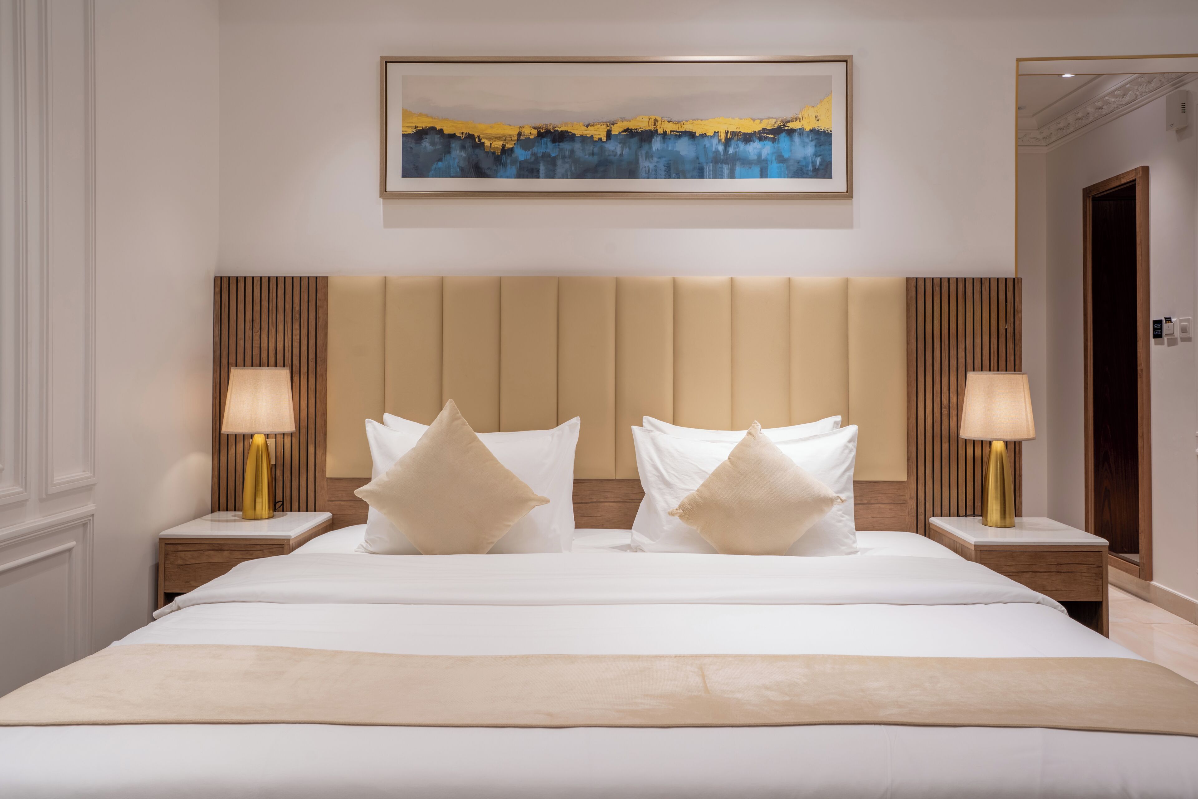 Deluxe Double Room | In-room safe, soundproofing, iron/ironing board, free WiFi