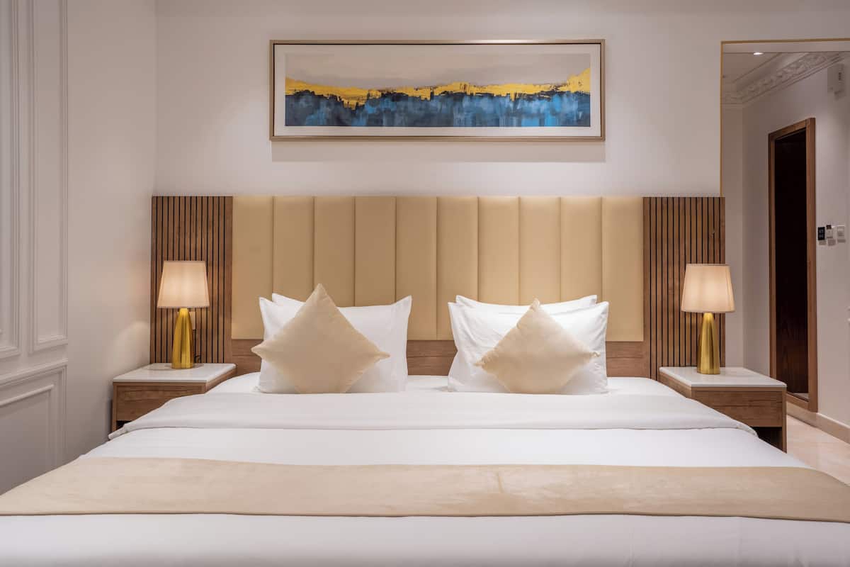 Deluxe Double Room | In-room safe, soundproofing, iron/ironing board, free WiFi