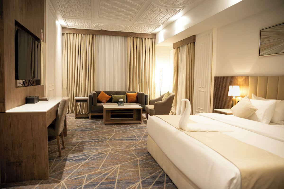 Superior Double Room | In-room safe, soundproofing, iron/ironing board, free WiFi