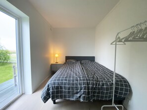 4 bedrooms, iron/ironing board, free WiFi