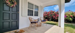 Terrace/patio - "Steps Away" 3-bedroom with free 6 seater golf cart, Kayak & Paddle board.  (Spanish Wells)