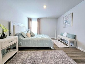 3 bedrooms, WiFi - New Spacious 3BR/2.5BA Beach House (Oaks way)