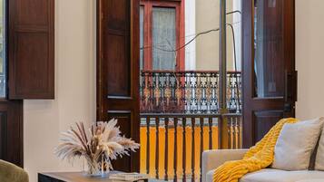 Smart TV, books, offices