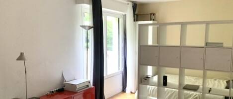 1 habitación, tabla de planchar con plancha, wifi y ropa de cama