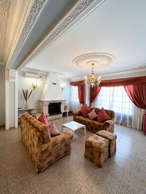 Villa, para fumadores | 5 habitaciones 