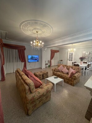 Villa, para fumadores | 5 habitaciones 