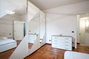 4 camere, una scrivania, Wi-Fi, lenzuola