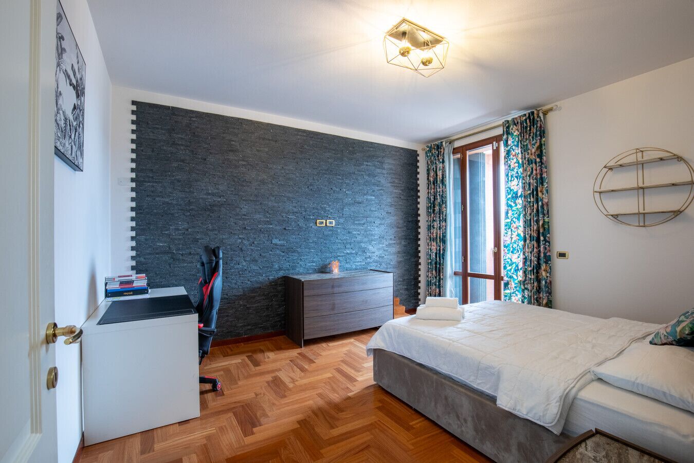 4 Schlafzimmer, Schreibtisch, WLAN, Bettwäsche