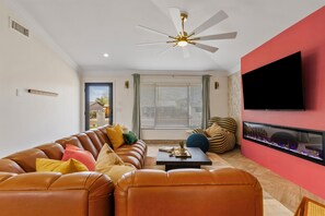 智能电视、壁炉