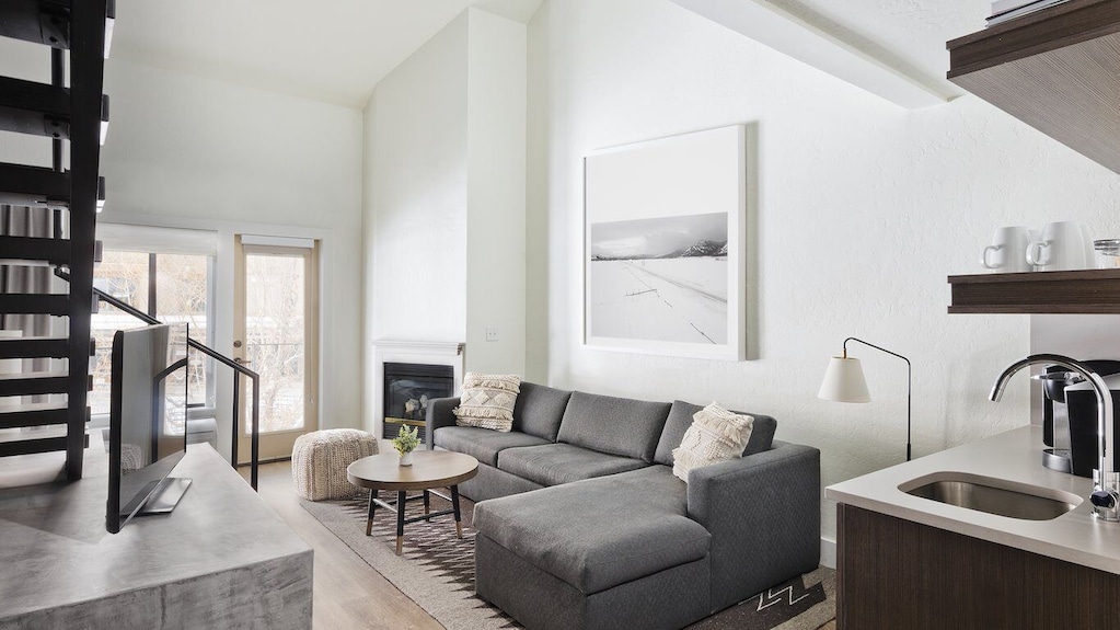 Deluxe Powder Hound Loft | King + Sofa Sleeper At Gravity Haus, 3 Units - Teton Village, WY