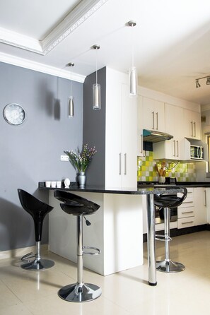 Mikrobølgeovn, ovn og kokeplater