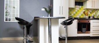 Spacious open plan 3-bedroom apartment, WiFi and power back-up in vibrant Lusaka