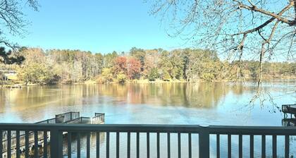 High Falls Lake Retreat 4-bedroom cottage with WiFi and AC in fabulous Jackson