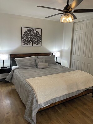 3 habitaciones, escritorio, tabla de planchar con plancha y wifi gratis