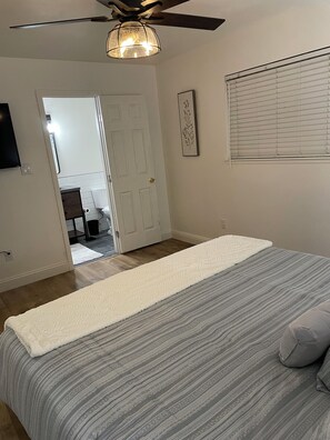 3 bedrooms, desk, iron/ironing board, free WiFi