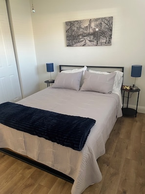 3 habitaciones, escritorio, tabla de planchar con plancha y wifi gratis 