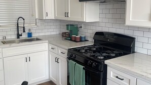 茶具/咖啡用具、冰箱、微波炉、烤箱