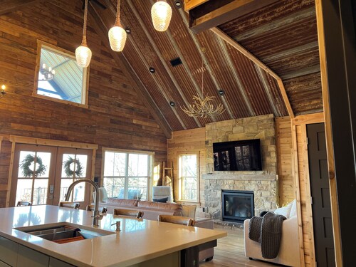 Secluded and Peaceful Treetop Cabin Retreat, located on Webb Mtn Cattle Ranch.