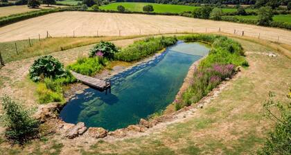 Isla's Den - peaceful, private garden/Sauna, swimming lake, Spa and Wellness