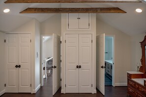 Interior - Fully renovated 1800s Carriage House seamlessly blends history w/modern luxury. (Washington)