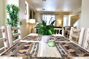 Dining - Modern Rustic 3 Bedroom with Pool and Hot tub (Hailey)