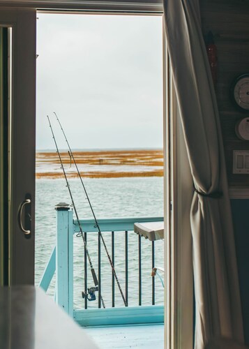 Stunning Bay Views and  Romantic A-Frame Houseboat in Jones Beach, Seaford, NY