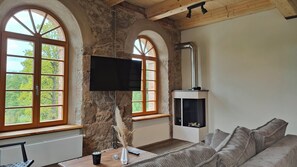 Fernseher, Kamin, Arbeitsbereiche