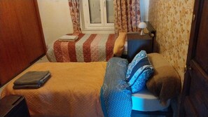 6 bedrooms, iron/ironing board, WiFi, bed sheets