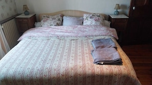 6 bedrooms, iron/ironing board, WiFi, bed sheets - Large house Loire view + veranda + terrace + garden (Chaumont-sur-Loire)