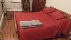 6 habitaciones, tabla de planchar con plancha, wifi y ropa de cama 