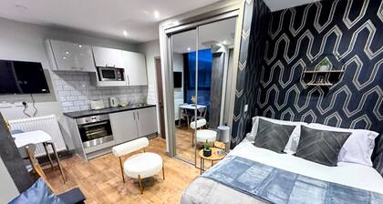 Luxury Studio in Maidstone Town Centre – Steps from Maidstone East!