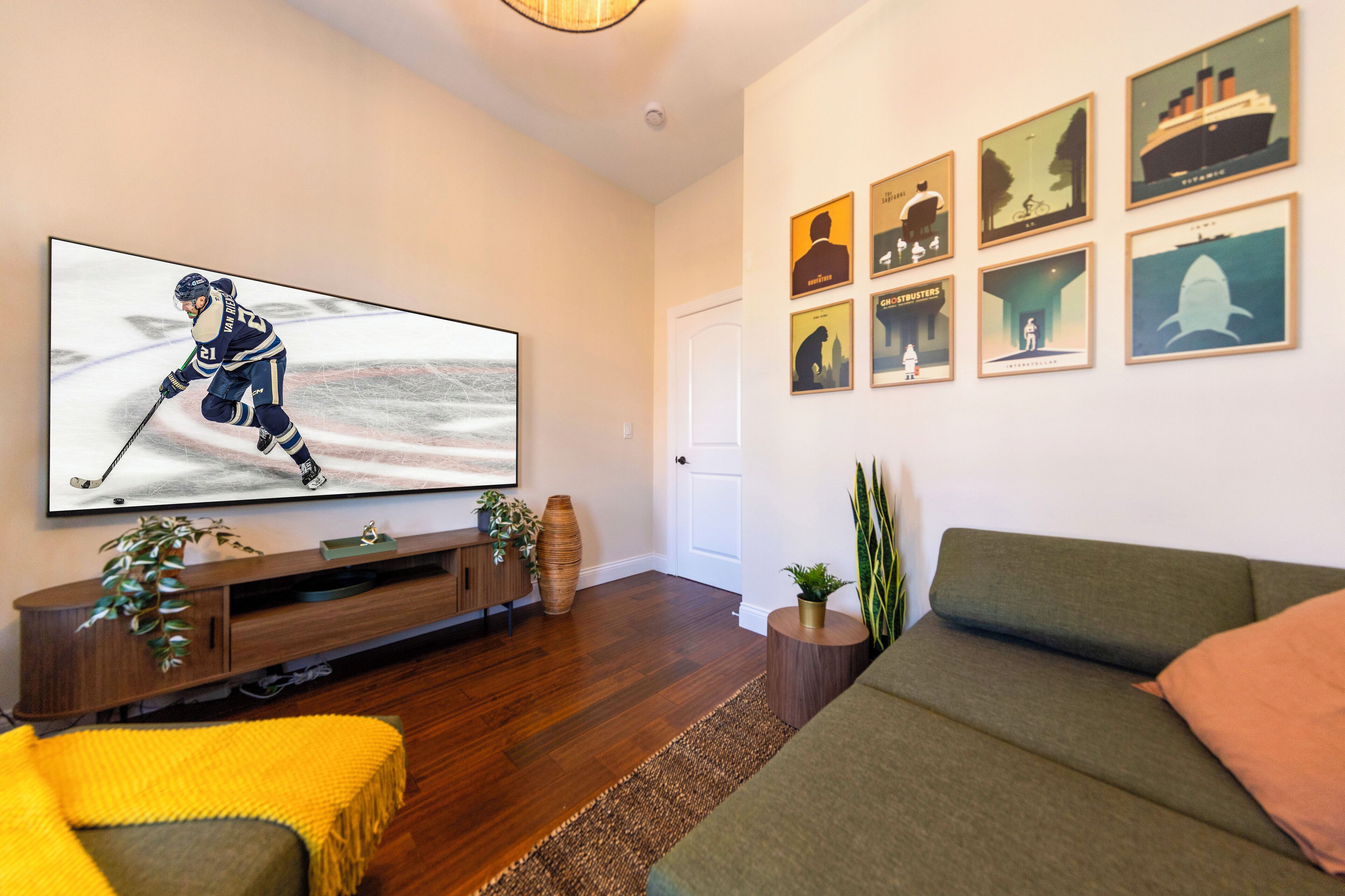 Smart-TV, peis og bøker