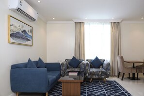 Apartment | Living area | Computer monitors, printers