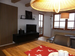 Interior - Cozy vacation apartment with large balcony. Mountain view included. (Pfronten)