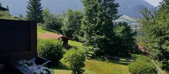 Cozy vacation apartment with large balcony. Mountain view included.