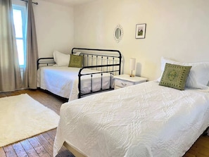 3 bedrooms, travel cot, WiFi, bed sheets