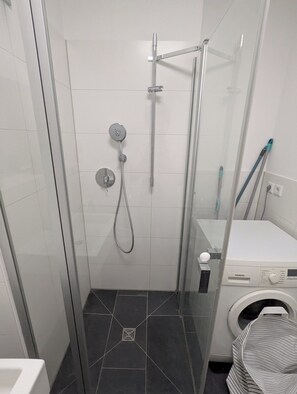 Haartrockner, Handtücher, Seife