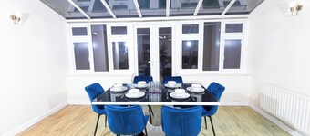 5-bed Modern & luxurious house