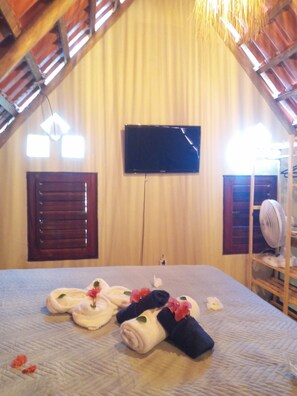 1 slaapkamer, een strijkplank/strijkijzer, wifi, beddengoed