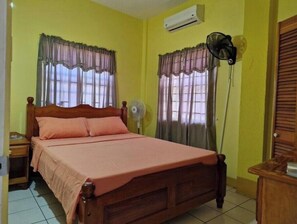 2 dormitorios, tabla de planchar con plancha, wifi y ropa de cama