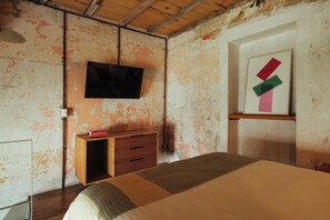 In-room safe, blackout curtains, iron/ironing board, free WiFi - Guest Rooms Jardin Prim (Mexico City)