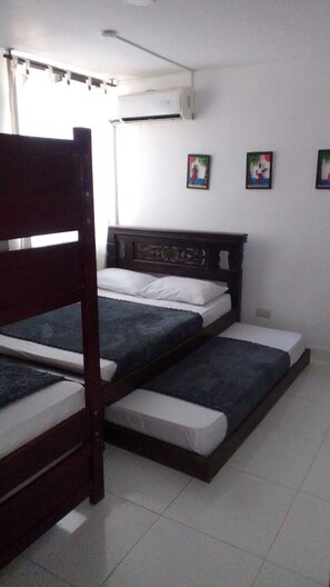 2 bedrooms, iron/ironing board, WiFi, bed sheets - The most beautiful bay (Gaira)