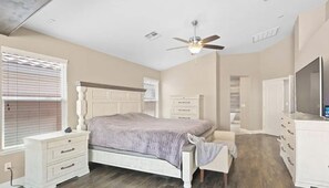 5 slaapkamers, een strijkplank/strijkijzer, wifi, beddengoed