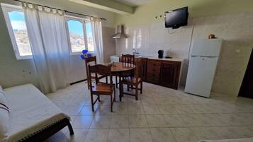 1 chambre, minibar, bureau, draps fournis