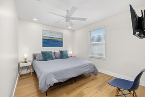 5 habitaciones, tabla de planchar con plancha y cuna de viaje 