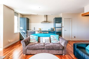 テレビ、書斎 / ワークスペース