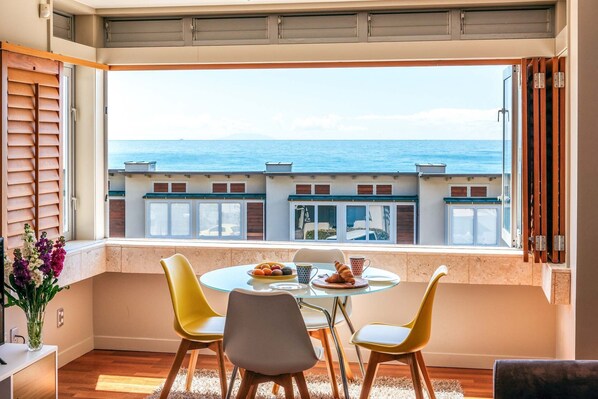 Dining - The Sands Apartment 6 - Onetangi Beach (Waiheke Island)