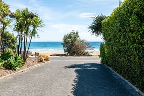 Beach nearby - The Sands Apartment 6 - Onetangi Beach (Waiheke Island)