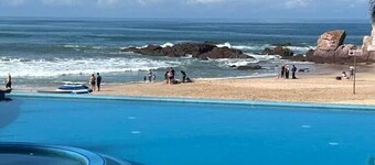 YOU CAN BE IN THE POOL SWITH A BEAUTIFULSUNSET AND BEAUTIFUL FROM MAZATLAN