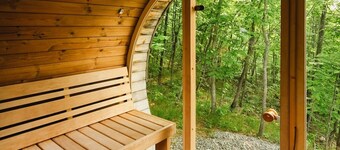 Black Oak Lodge: A Private Lakeside Retreat